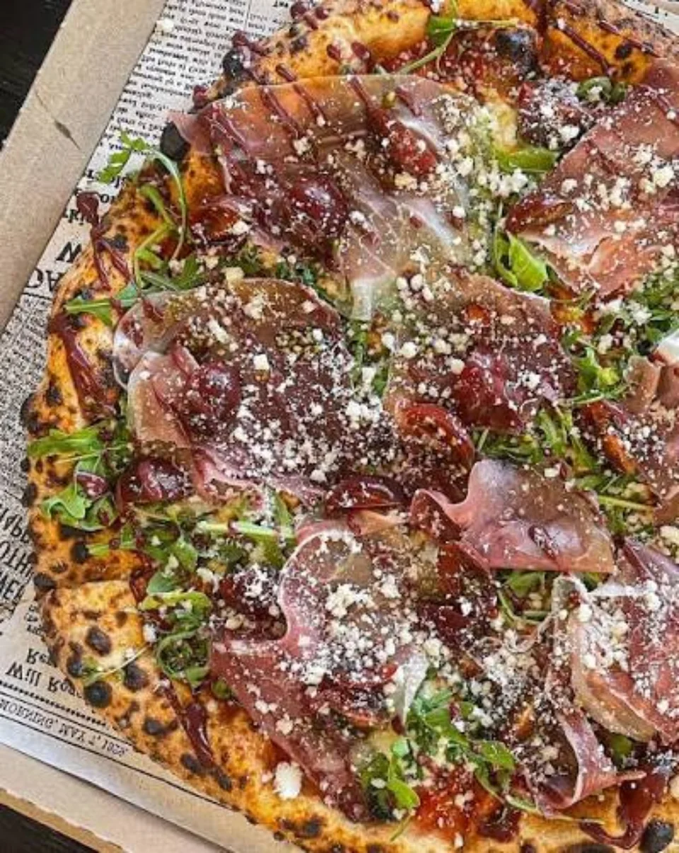 Prosciutto pizza at Kumeliuko Sapnas