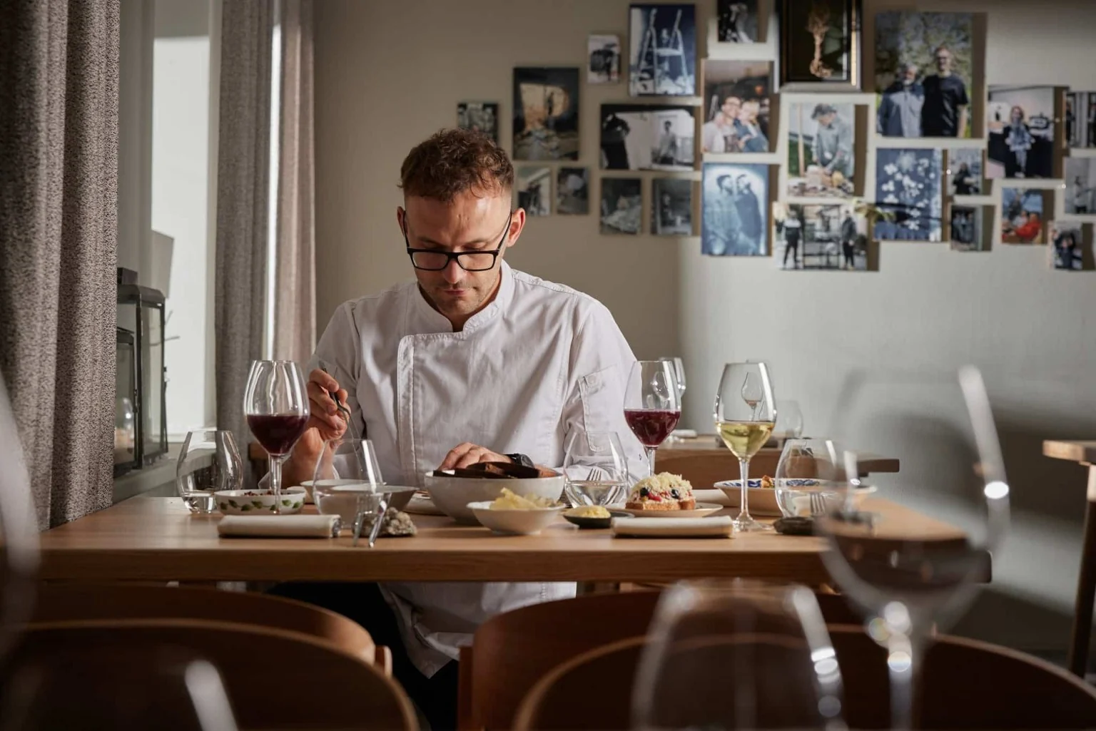 SIJA chef plating dishes in the Kaunas dining room