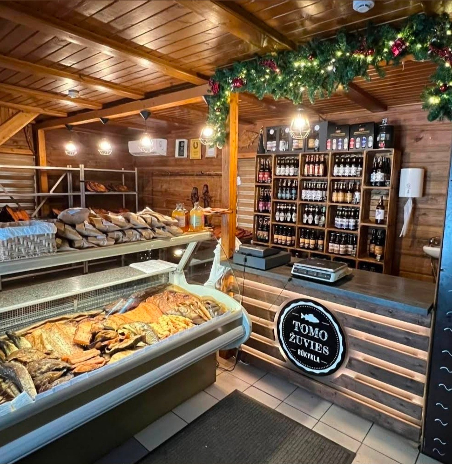 Tomo žuvies rūkykla shop counter